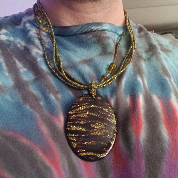 Quadruple Strand Necklace with Large Oval Pendant Green - Picture 3 of 3